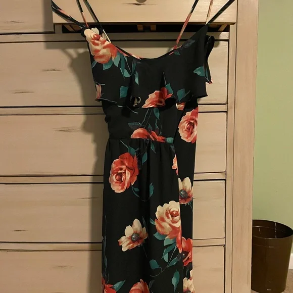 Spaghetti strap juniors dress, new with tags. Black with floral pattern - Picture 1 of 2